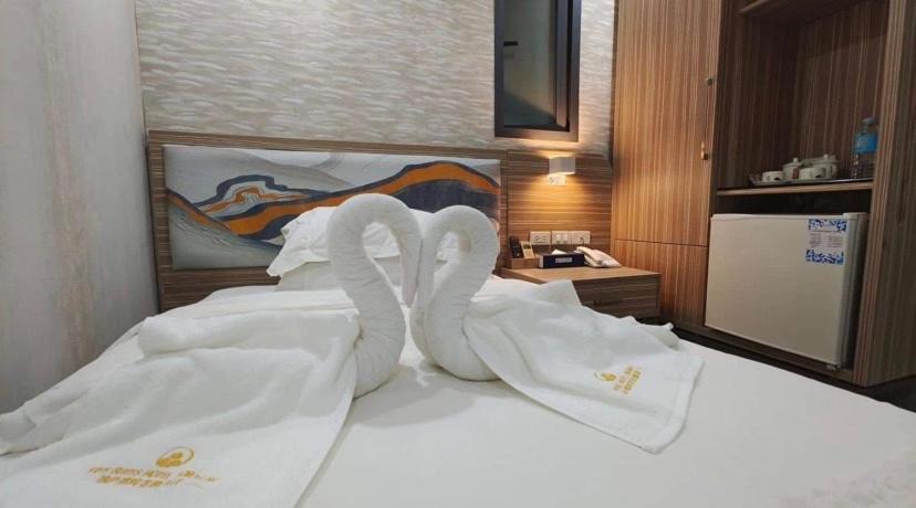 Manoc-Manoc Erus Suites Hotel Boracay מראה חיצוני תמונה